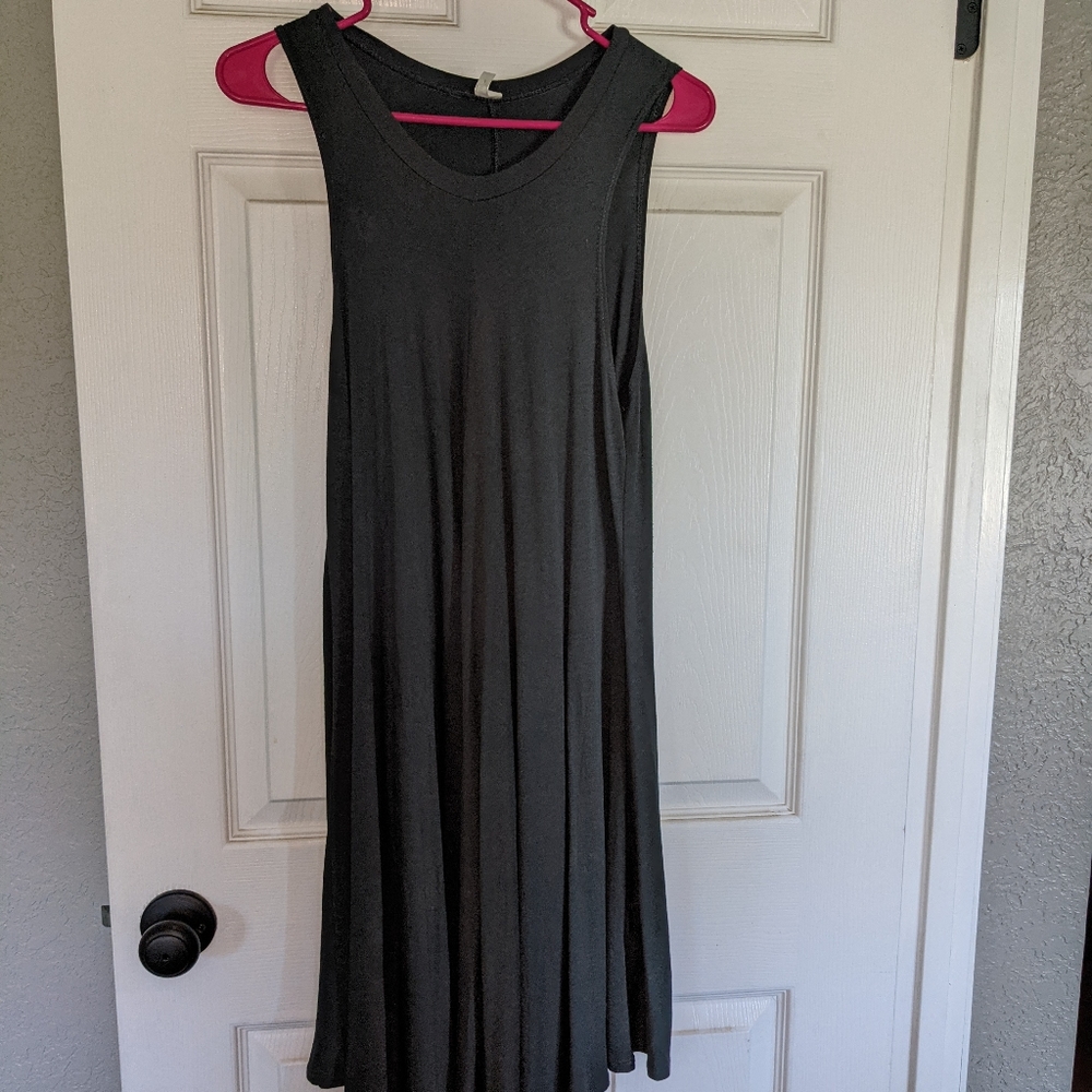 Sleeveless grey dress